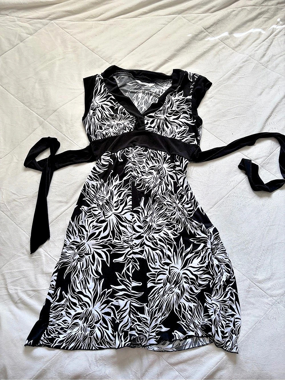 speechless Floral Mini Dress in Black & White Like New